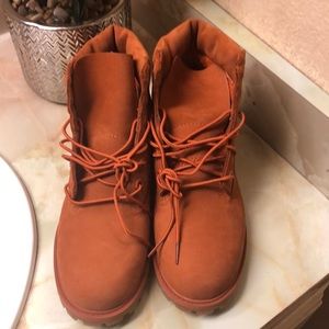 TIMBERLAND
6-INCH PREMIUM WATERPROOF BOOTS